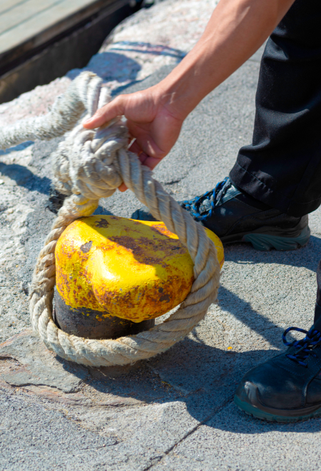 Man typing rope around a yellow cleat